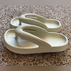 shevalues Orthopedic Sandals for Women Arch Support Recovery Flip Flops